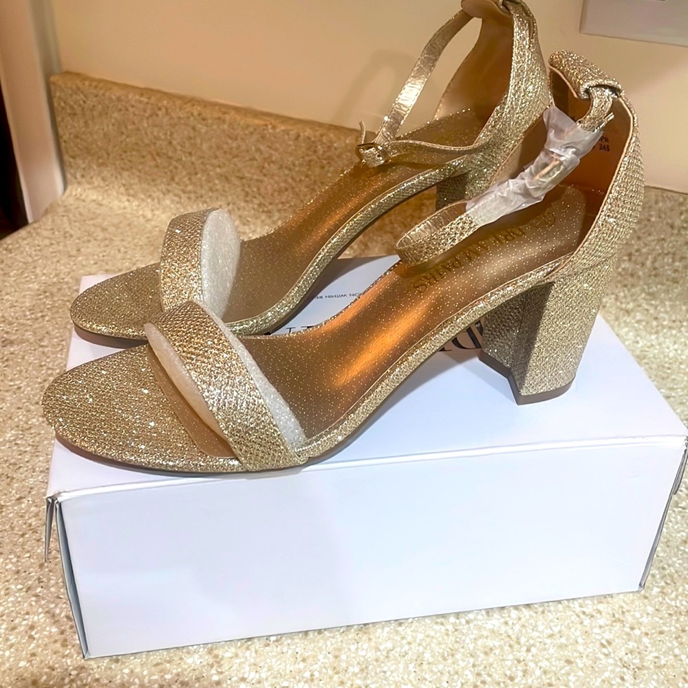 Dream Paris, gold, glitter, chunk heels size 7.5
